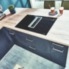 Grauschiefer U Küche mit San Remo Eiche Elementen 9