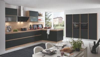 Moderne schwarz braune L Küche seidenmatt 33