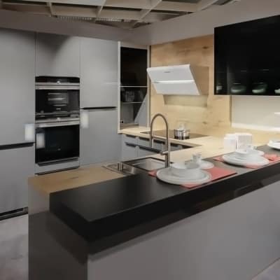 Bauformat U-Küche mit Tresen 83